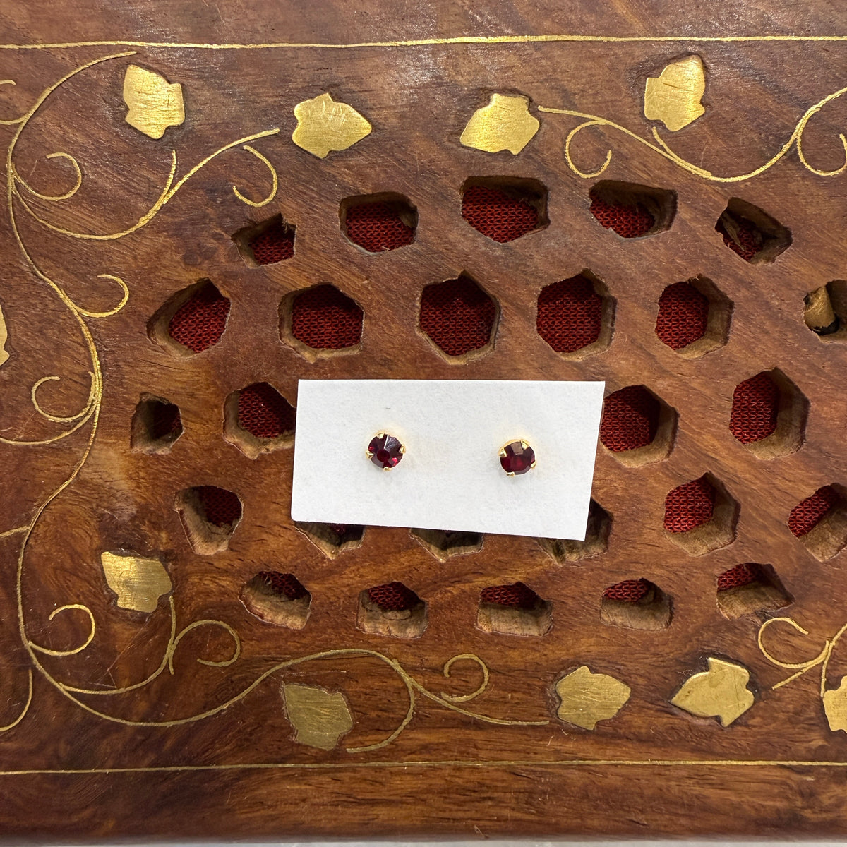 Gold Stud - STG00244