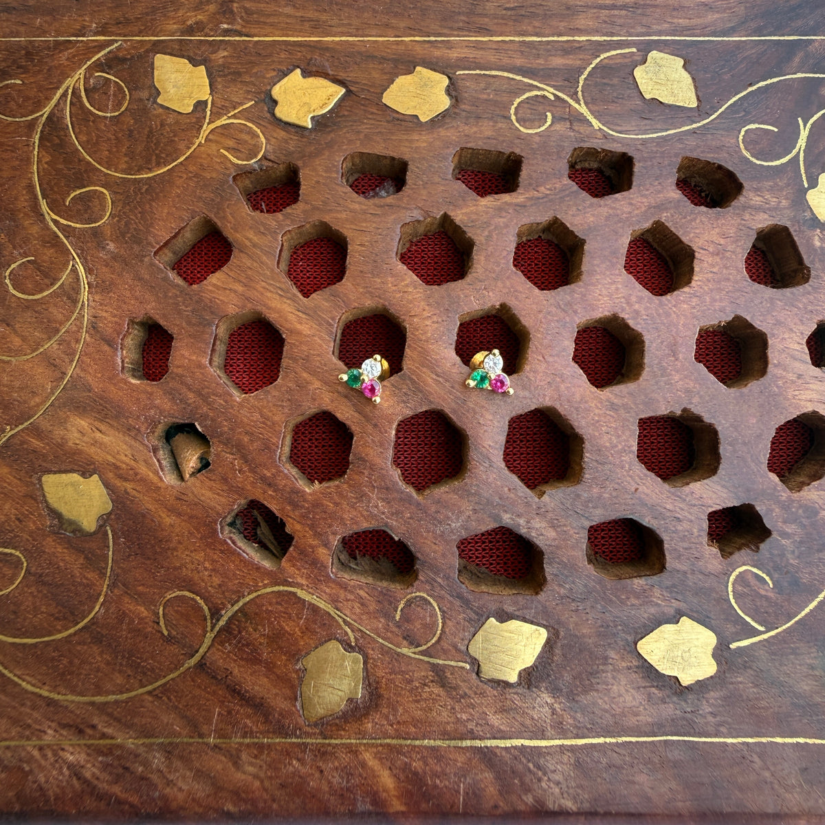 Gold Stud - STG00151