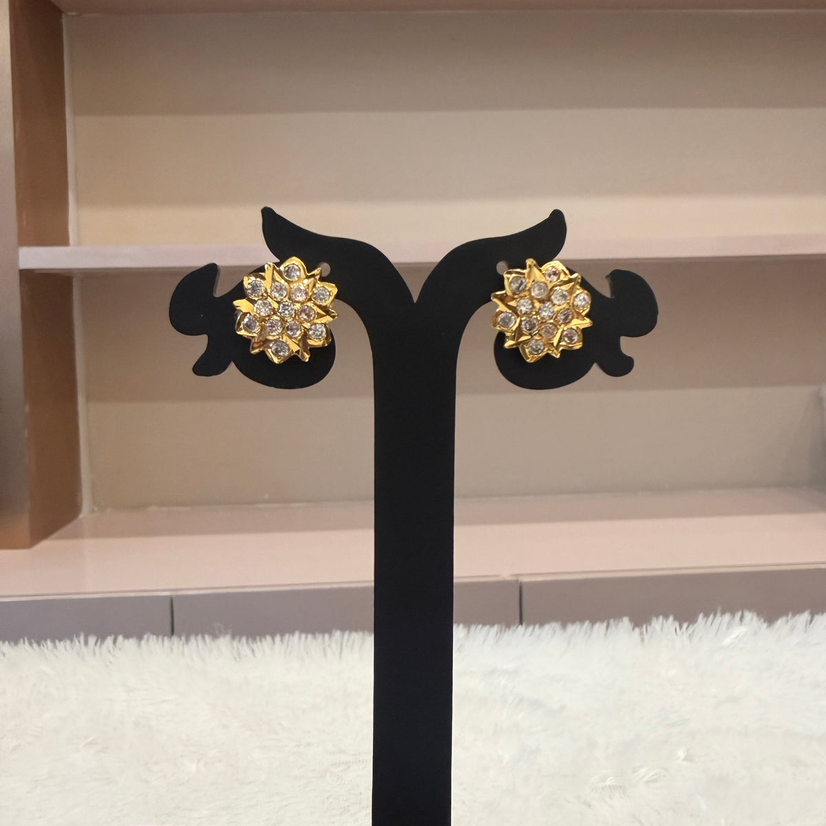 Gold Stud - STG00235