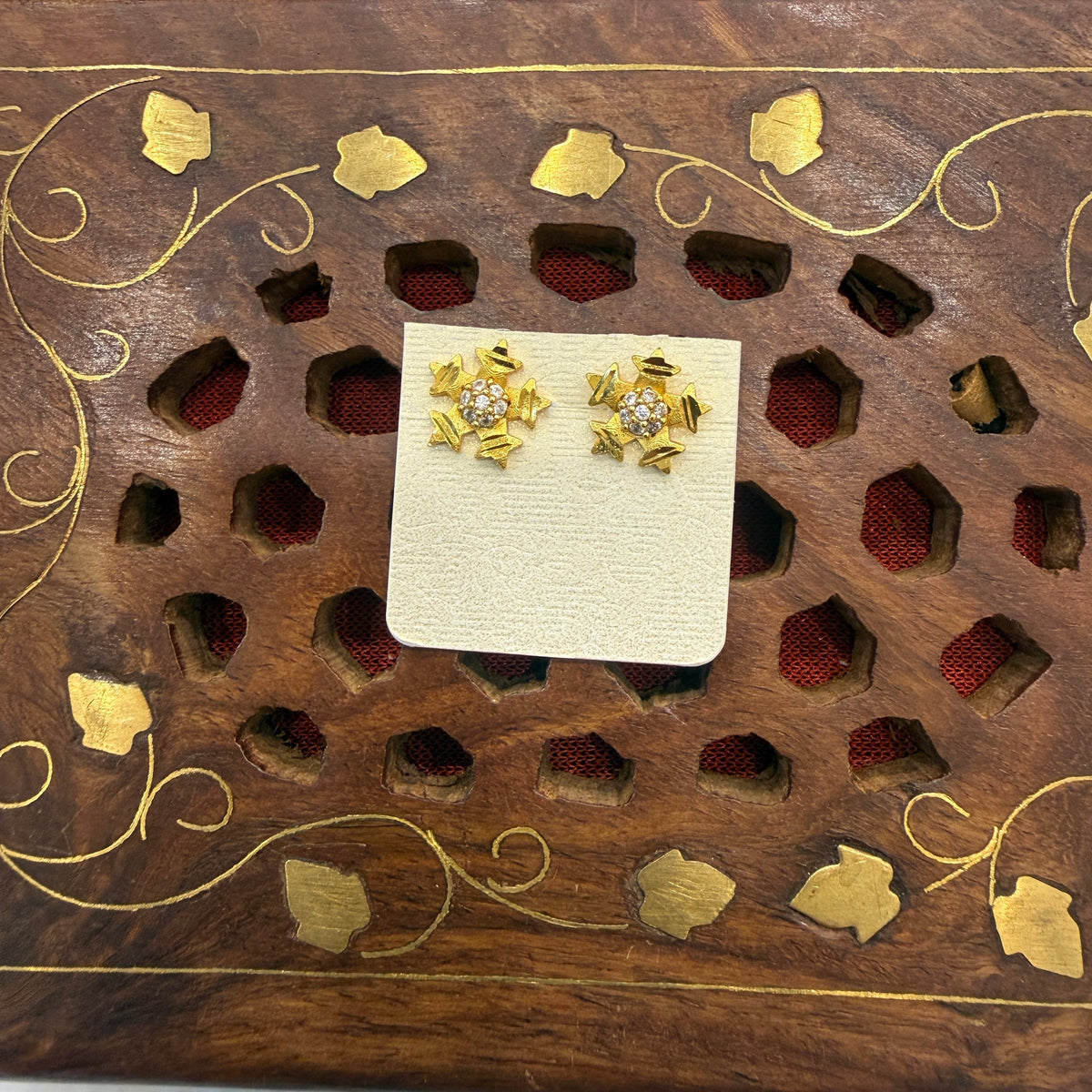 Gold Stud - STG00218
