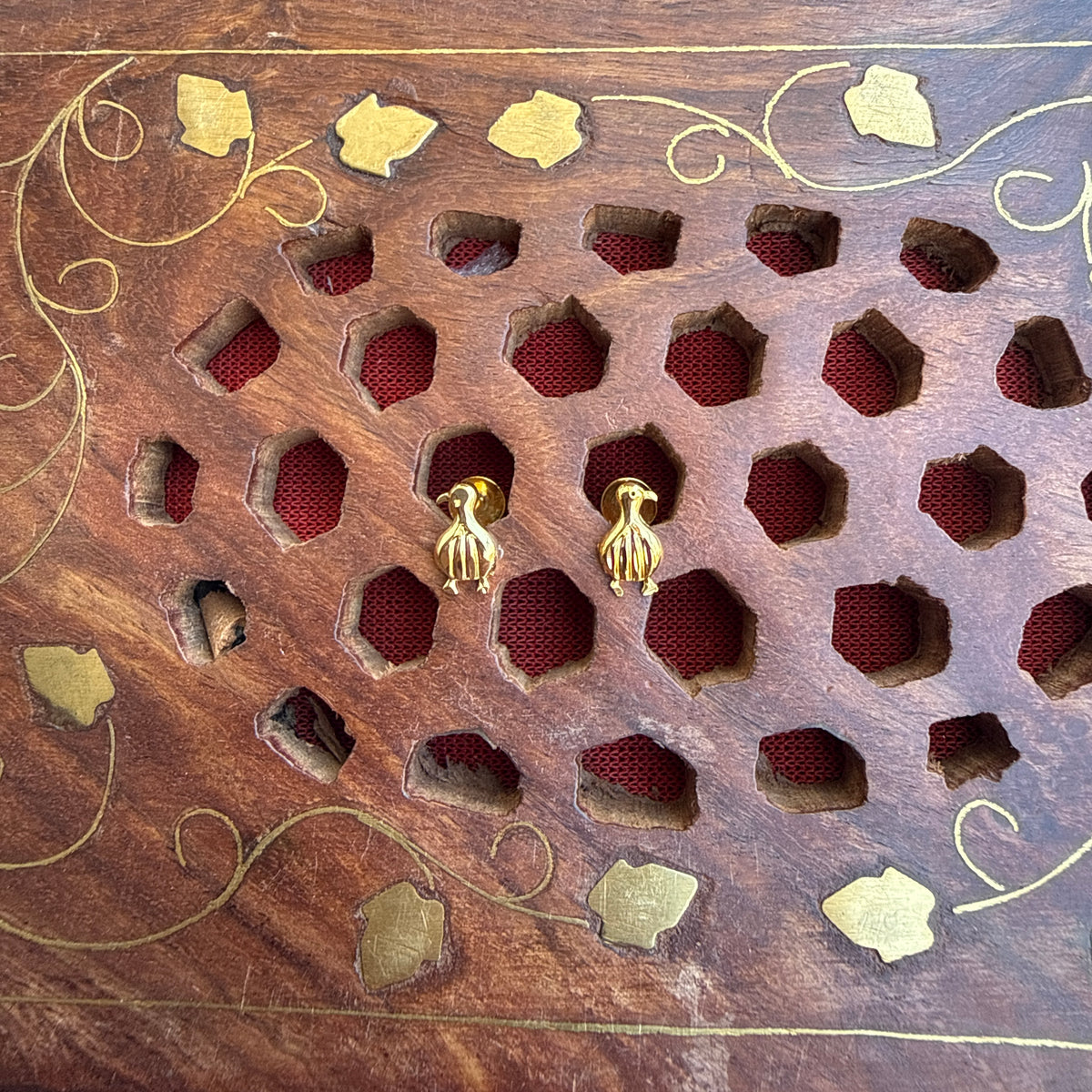 Gold Stud - STG00184