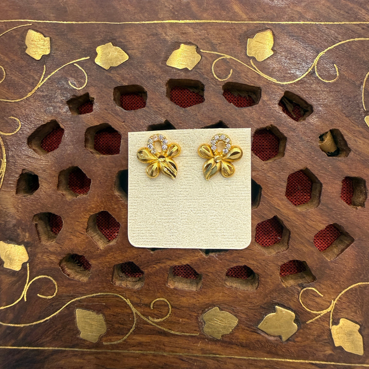 Gold Stud - STG00220