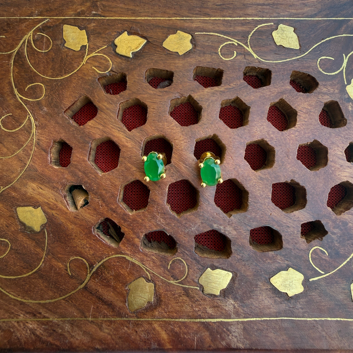 Gold Stud - STG00138