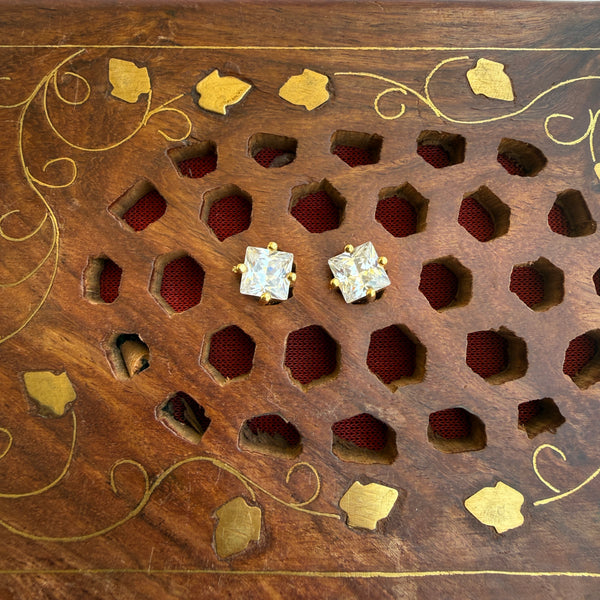 Gold Stud - STG00134