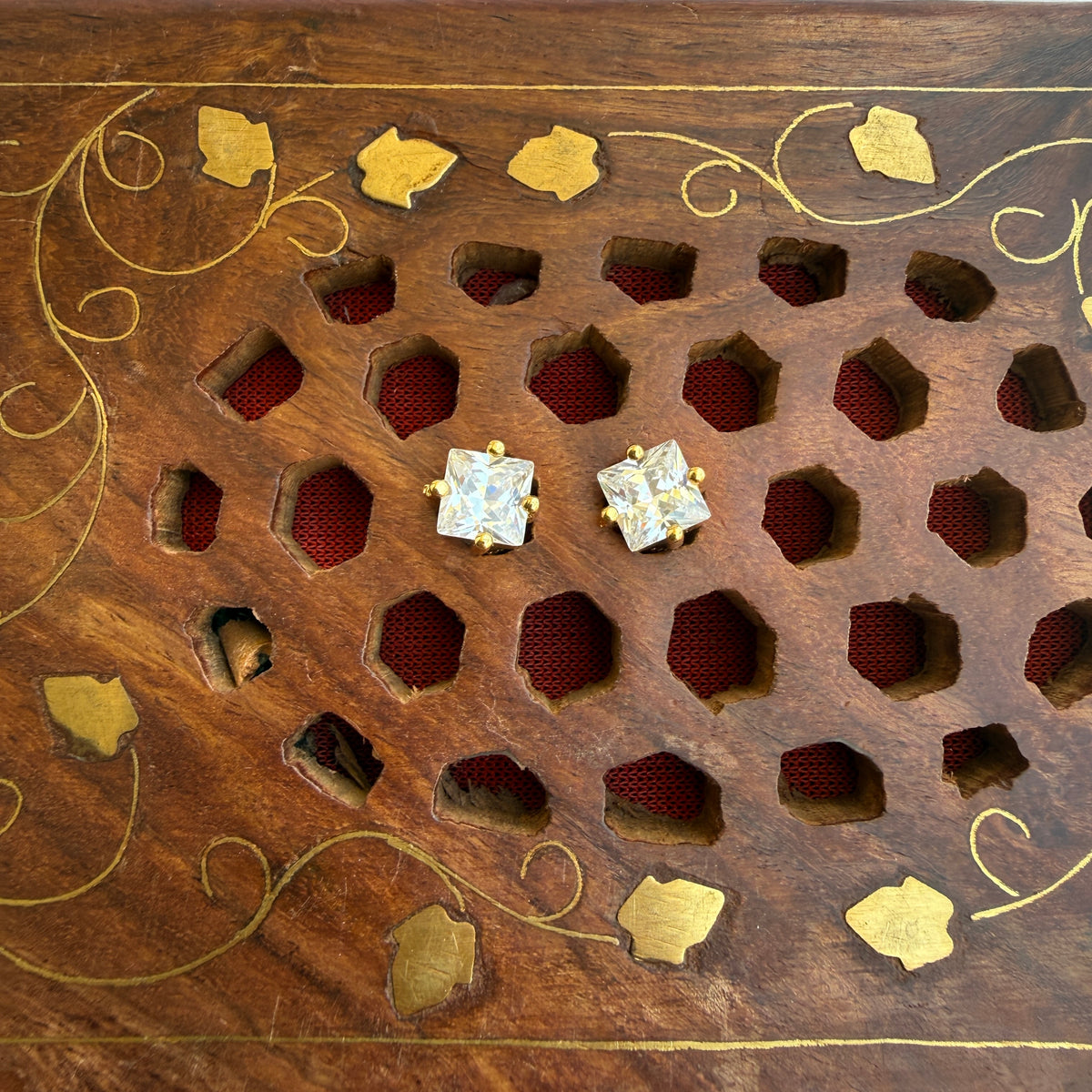 Gold Stud - STG00134