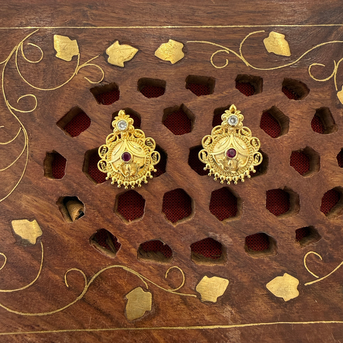 Gold Stud - STG0004
