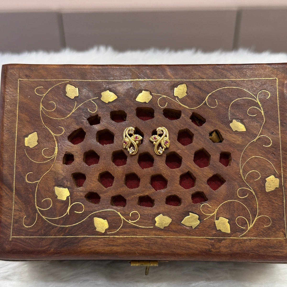 Gold Stud - STG00307