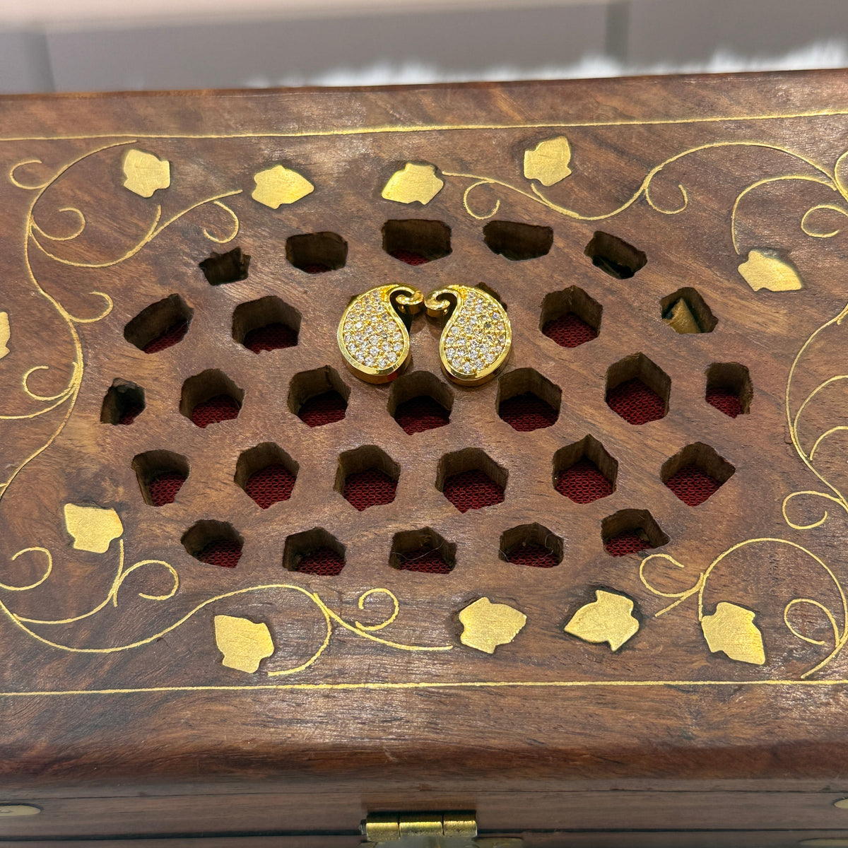 Gold Stud - STG00269