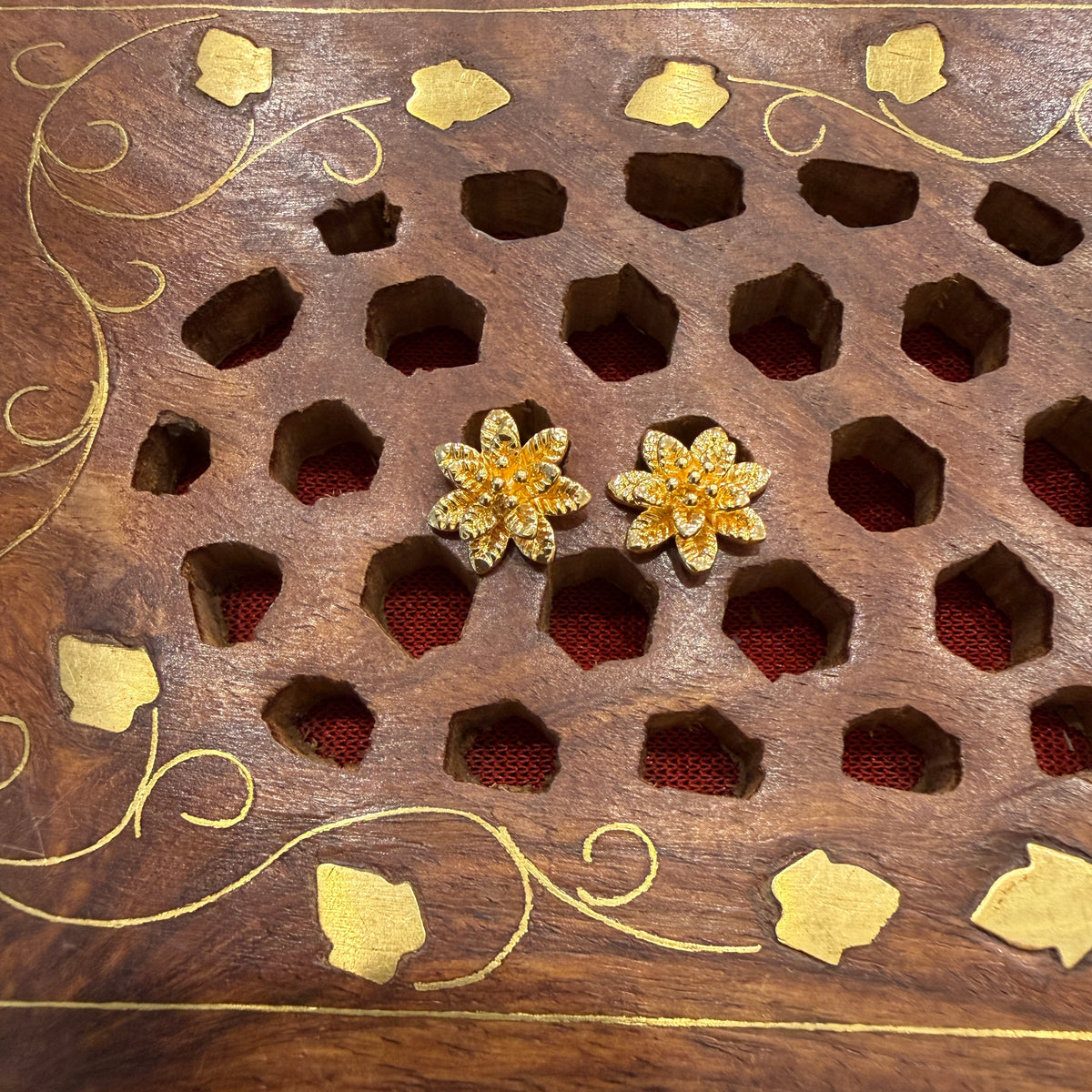 Gold Stud - STG0072