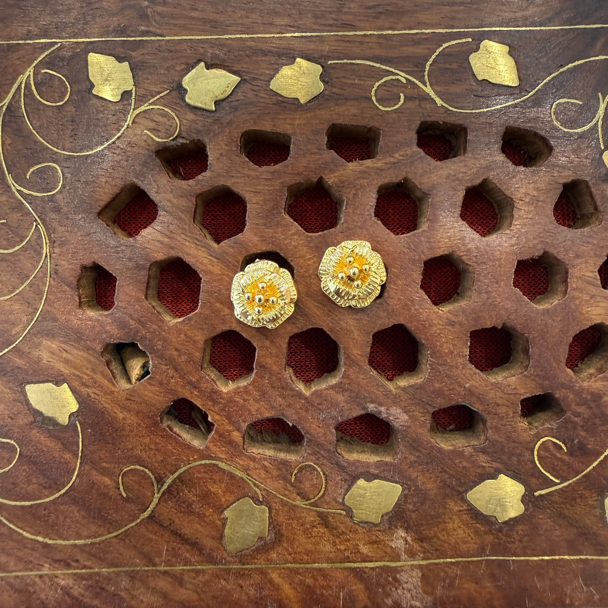 Gold Stud - STG0026
