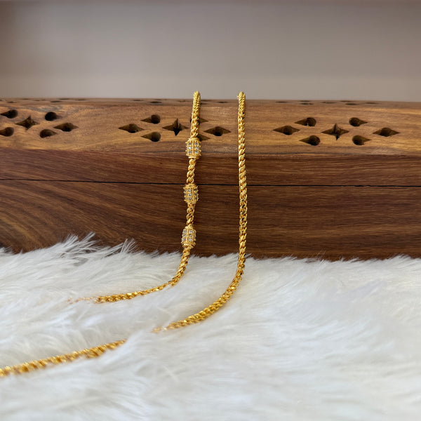 Gold Mugappu Chain Stone
