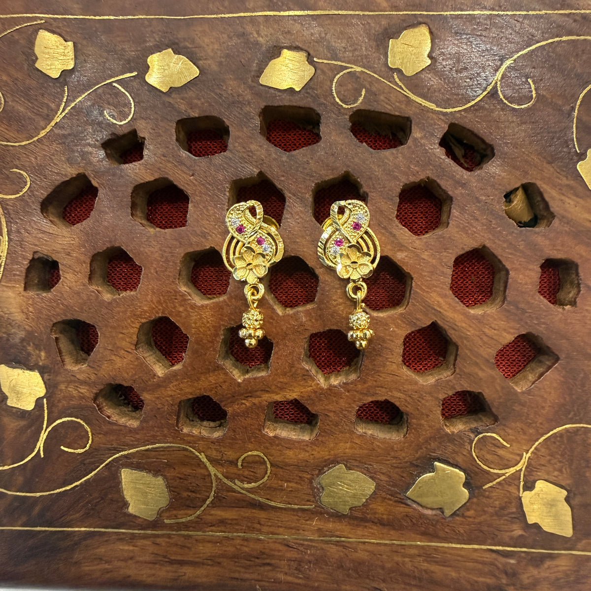Gold Stud - STG00227