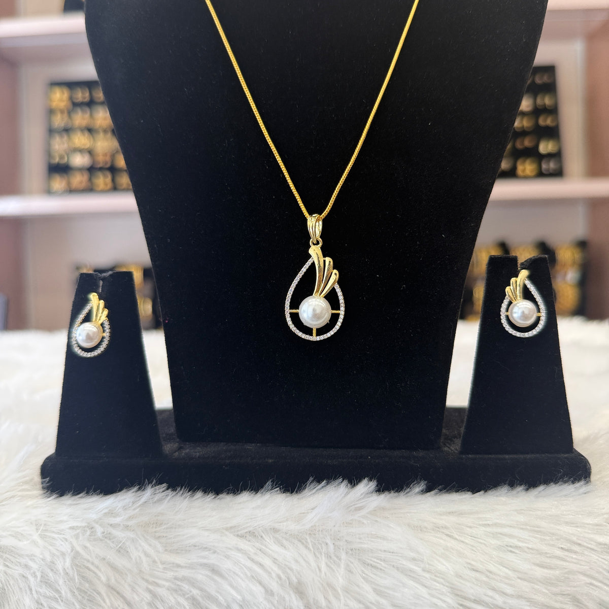 Diamond Pendant Set