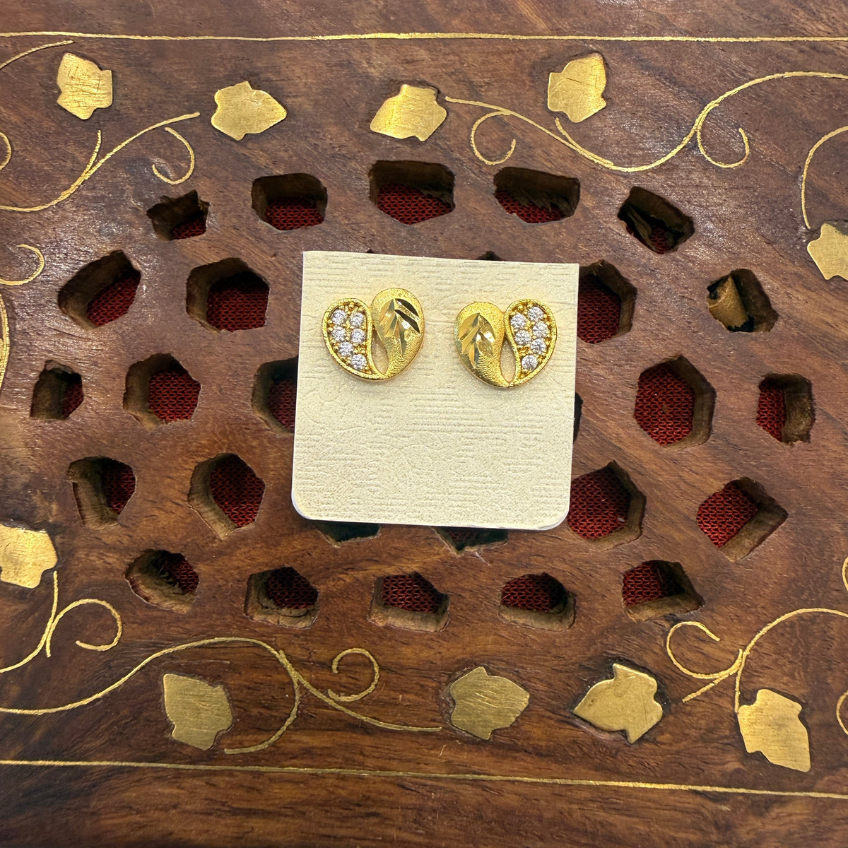 Gold Stud - STG00211