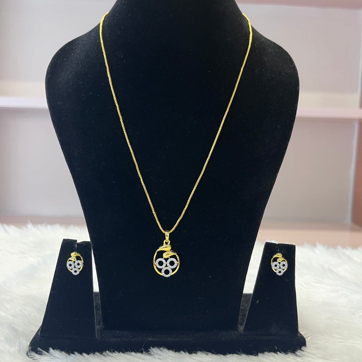 Diamond Pendant Set