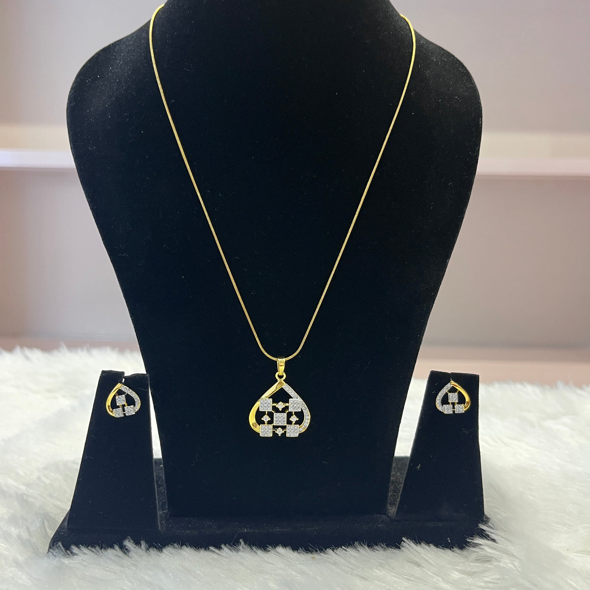 Diamond Pendant Set