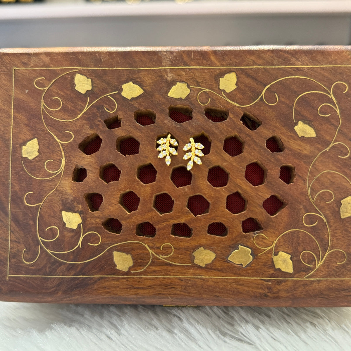 Gold Stud - STG00328