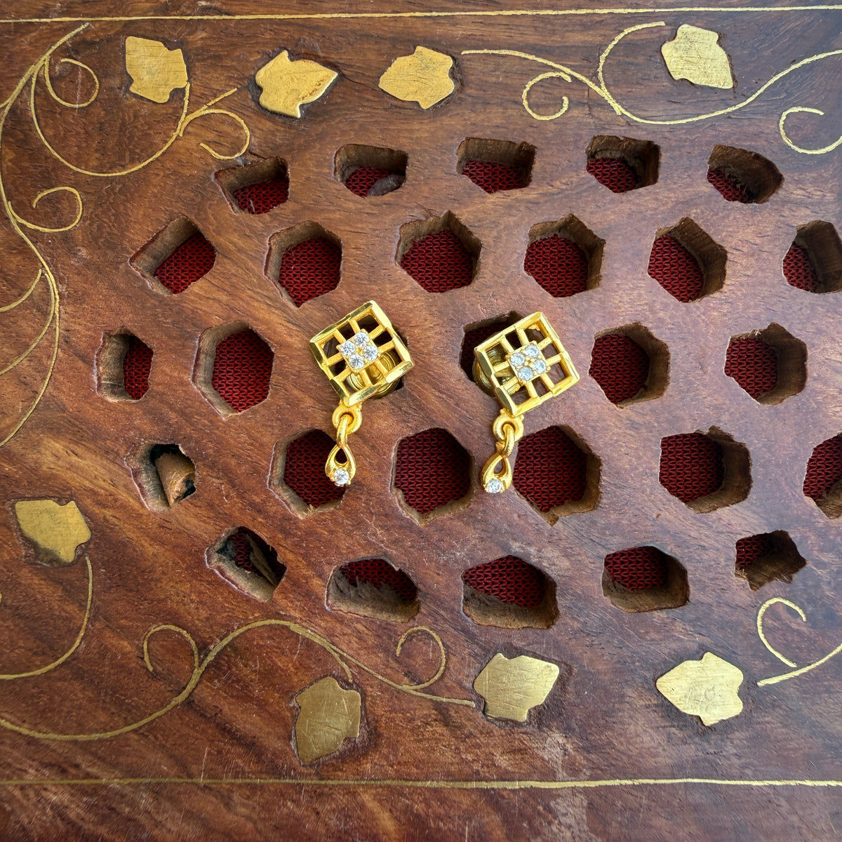 Gold Stud - STG00142
