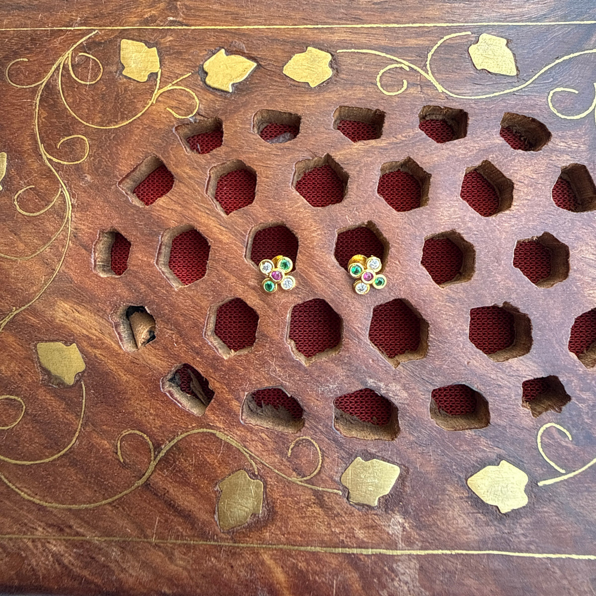 Gold Stud - STG00182