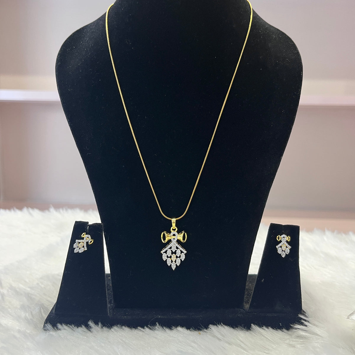 Diamond Pendant Set
