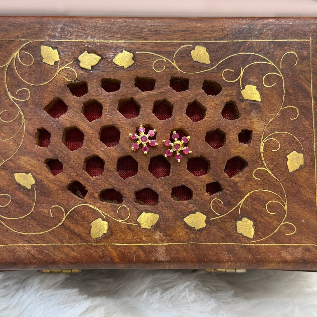 Gold Stud - STG00315