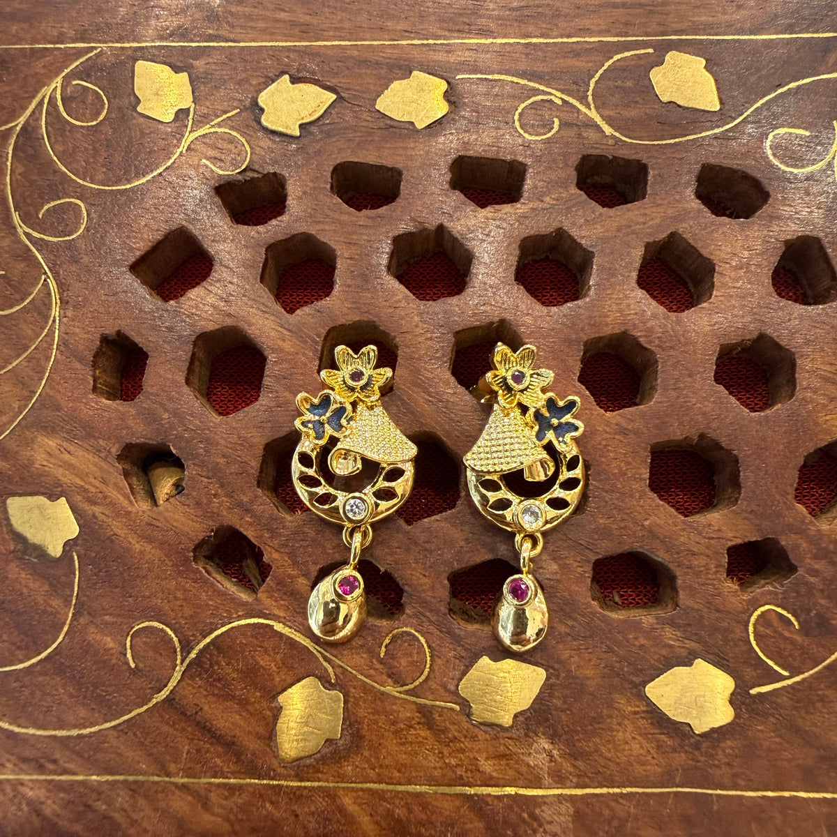 Gold Stud - STG0042