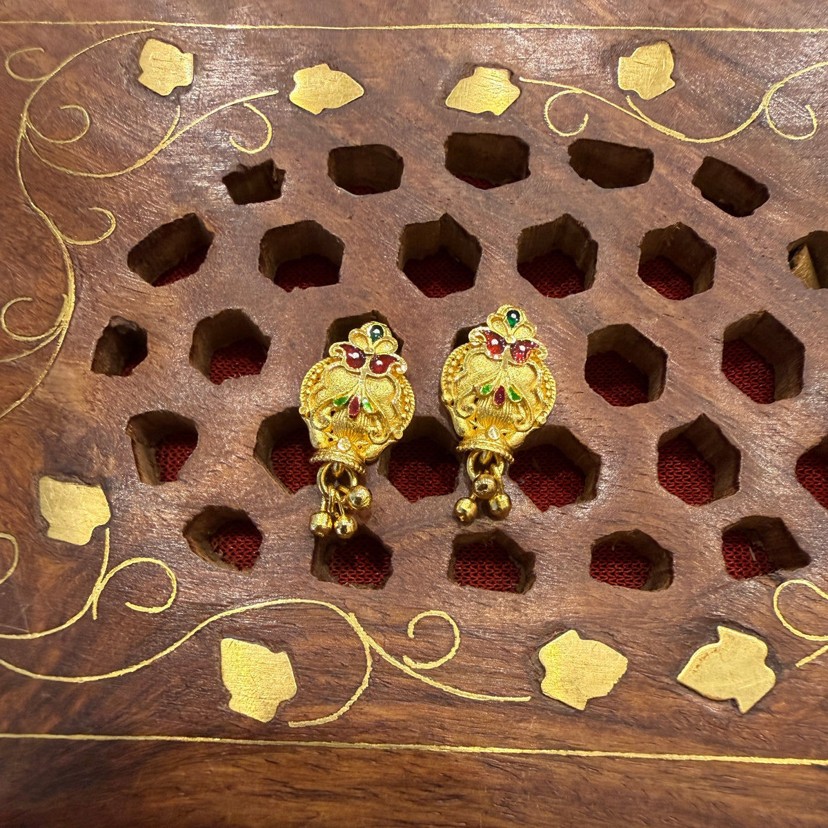 Gold Stud - STG0071