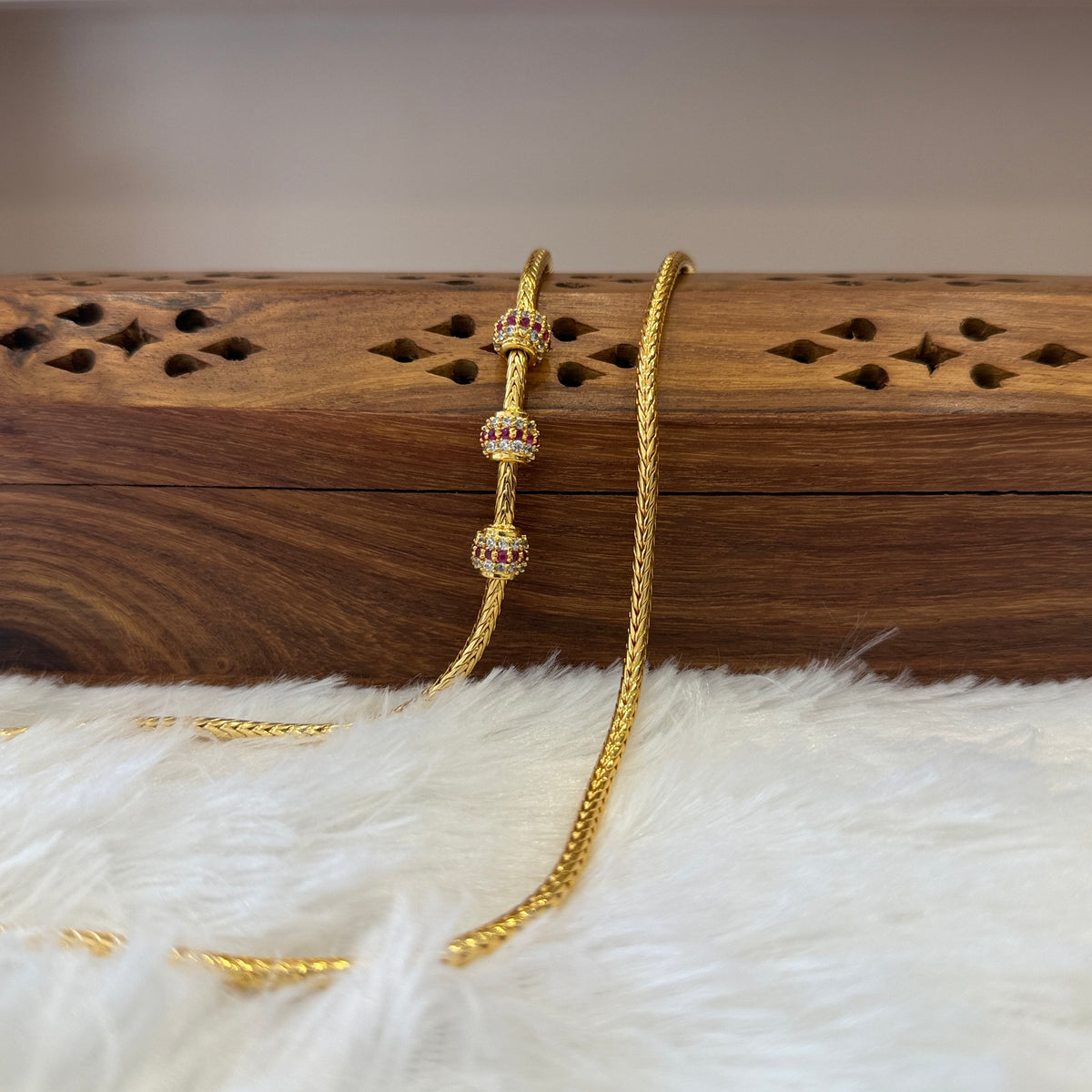 Gold Mugappu Kodi Stone