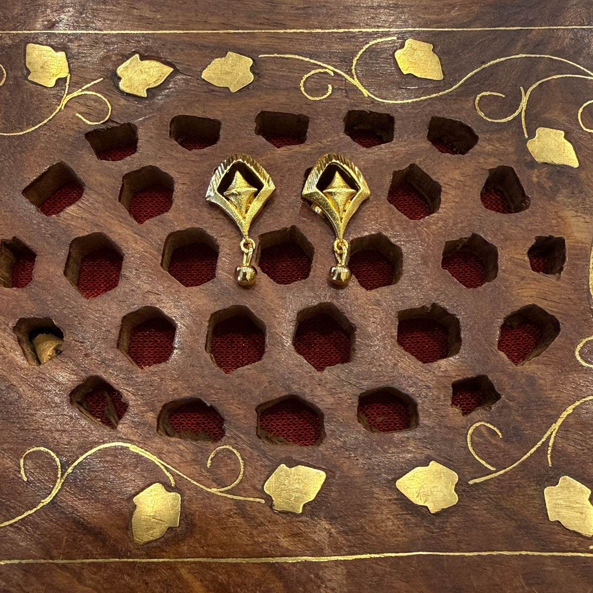 Gold Stud - STG0046