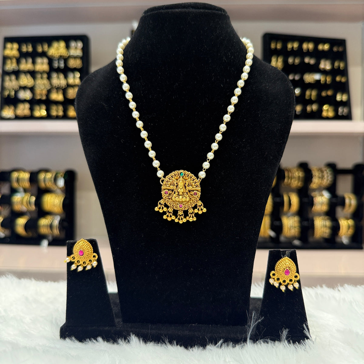Antique Pearl Set