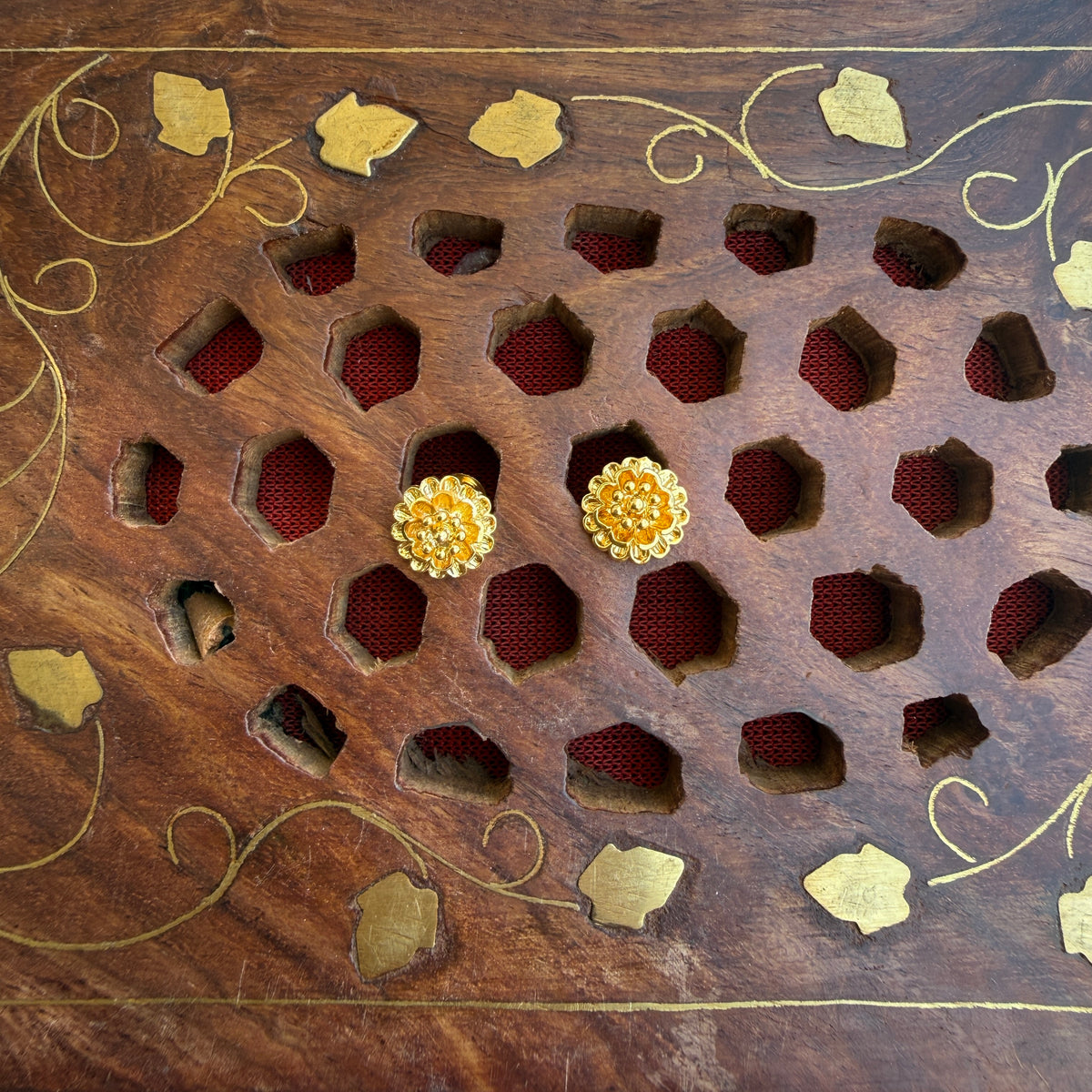 Gold Stud - STG00141