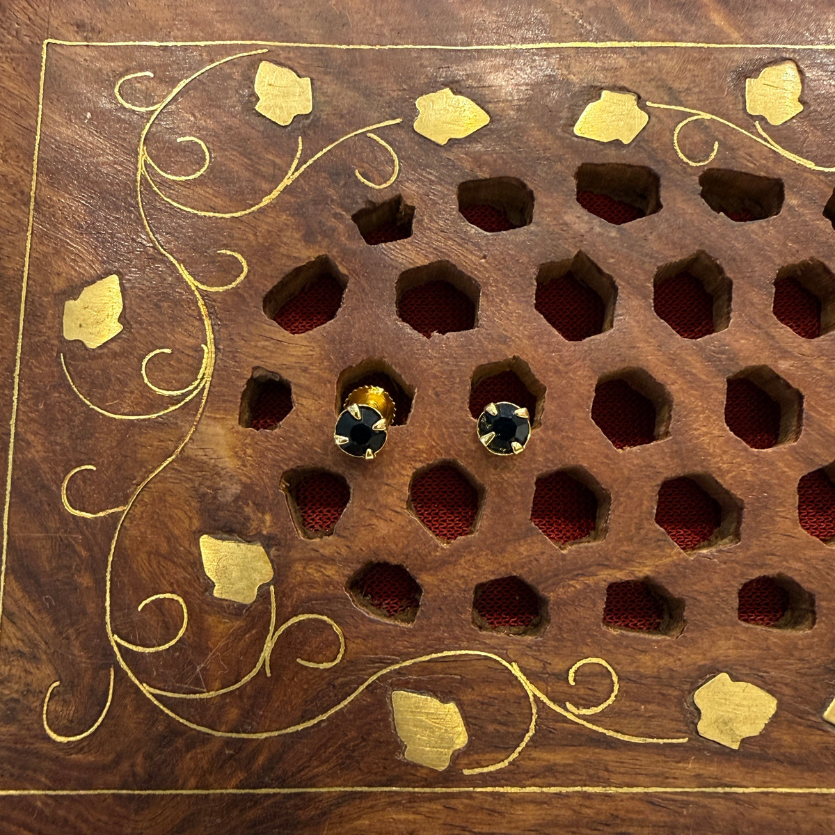 Gold Stud - STG0057