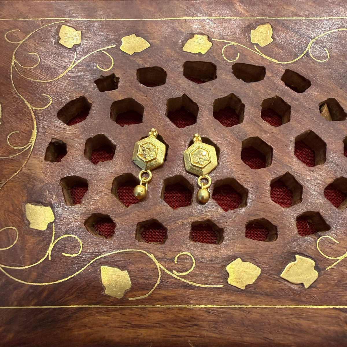 Gold Stud - STG0078