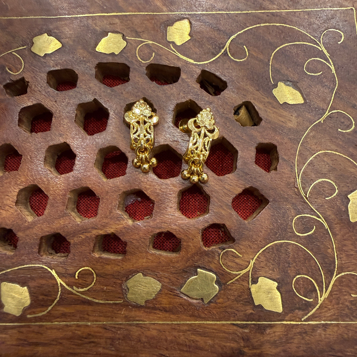 Gold Stud - STG00113