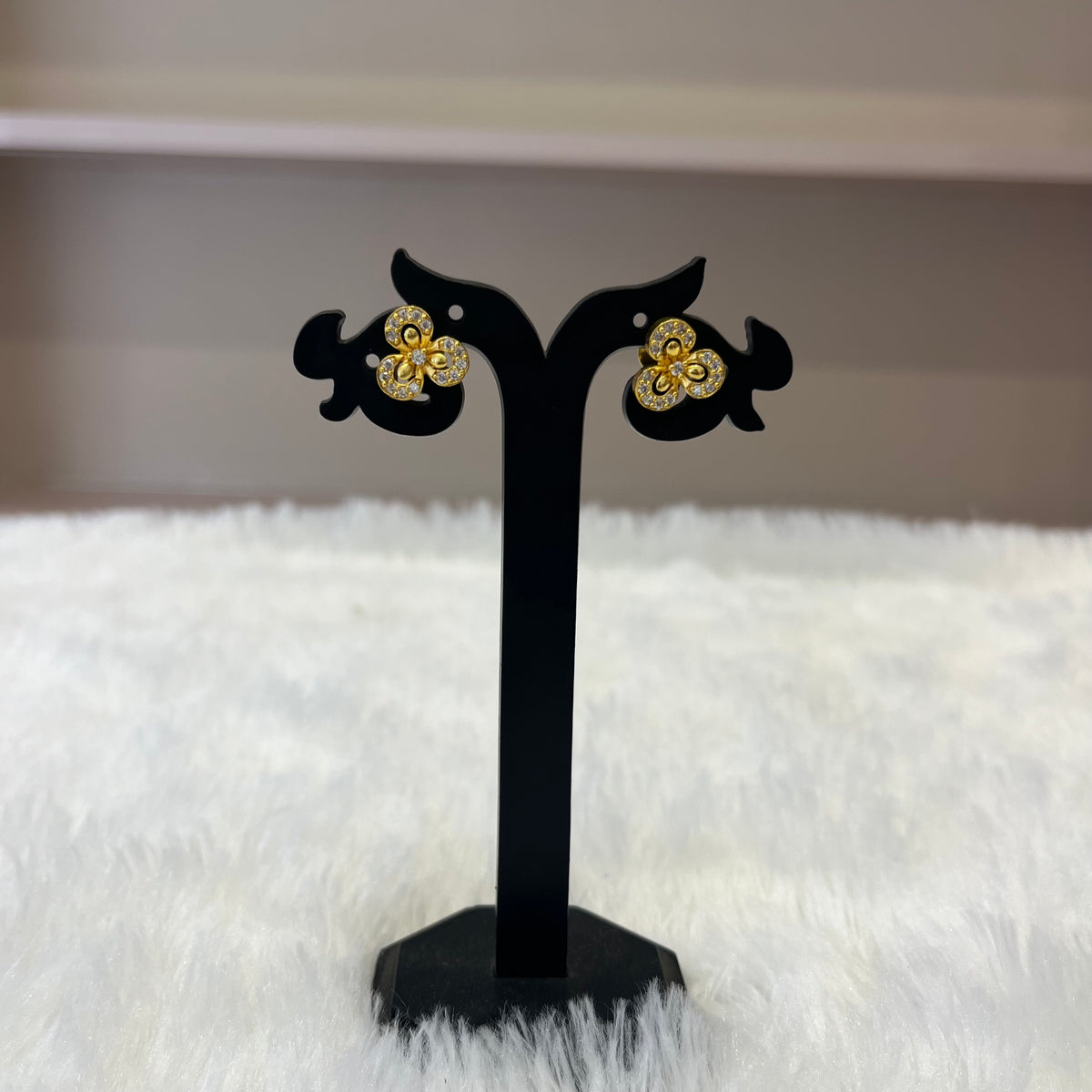 Gold Stud - STG00330