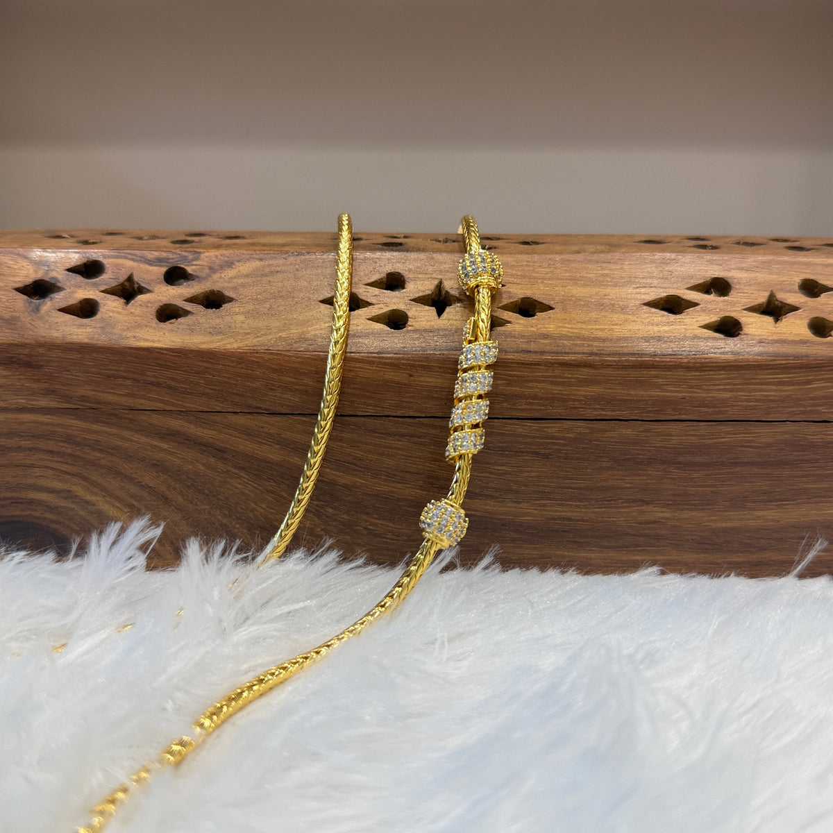 Gold Mugappu Kodi Stone