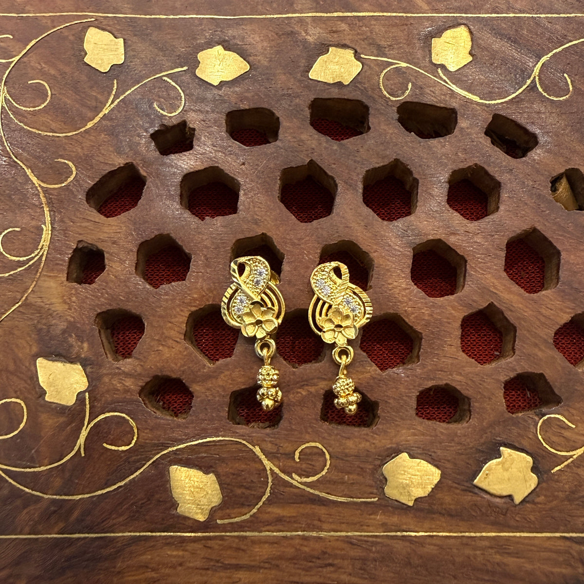 Gold Stud - STG00197