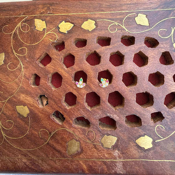 Gold Stud - STG00189
