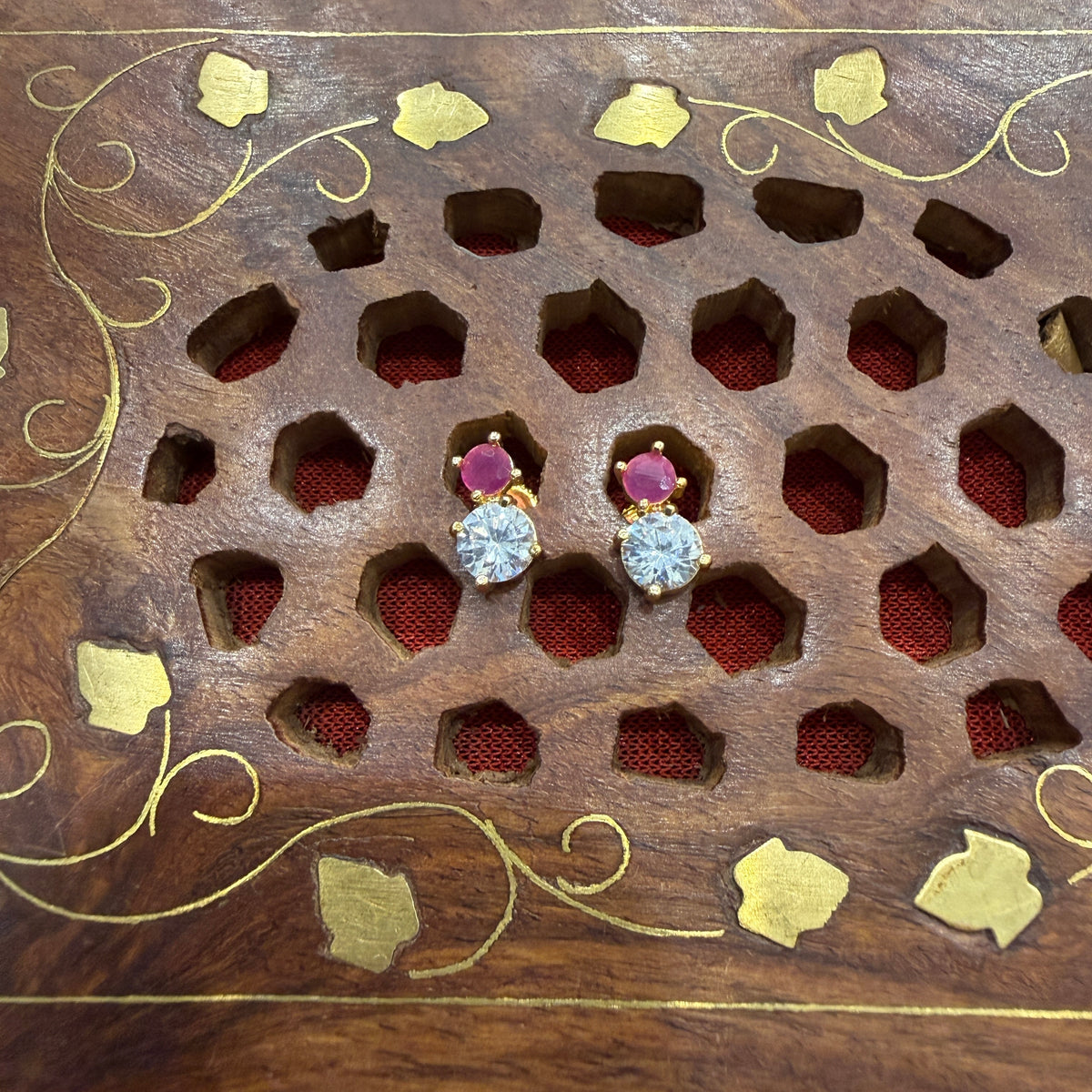 Gold Stud - STG0080