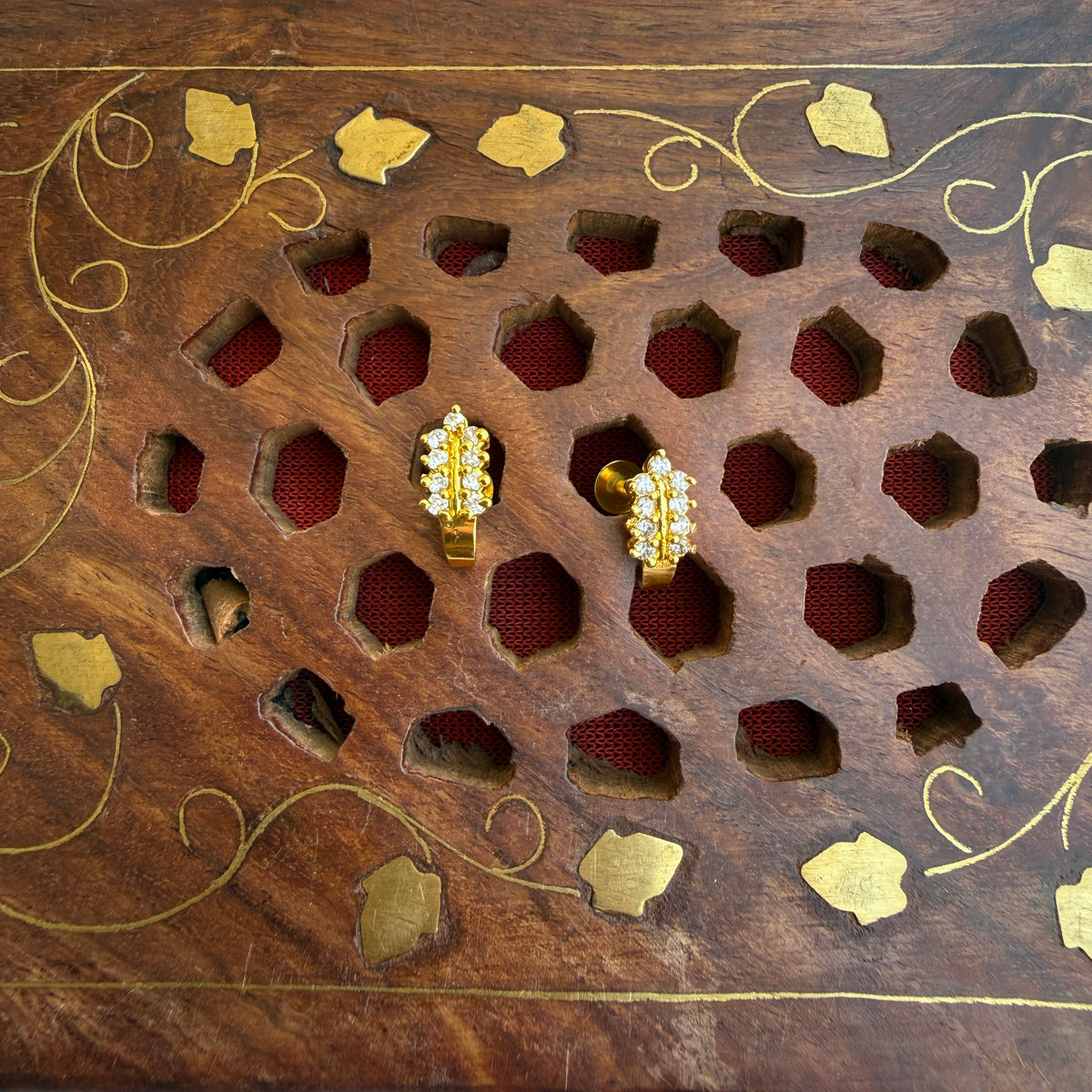 Gold Stud - STG00145