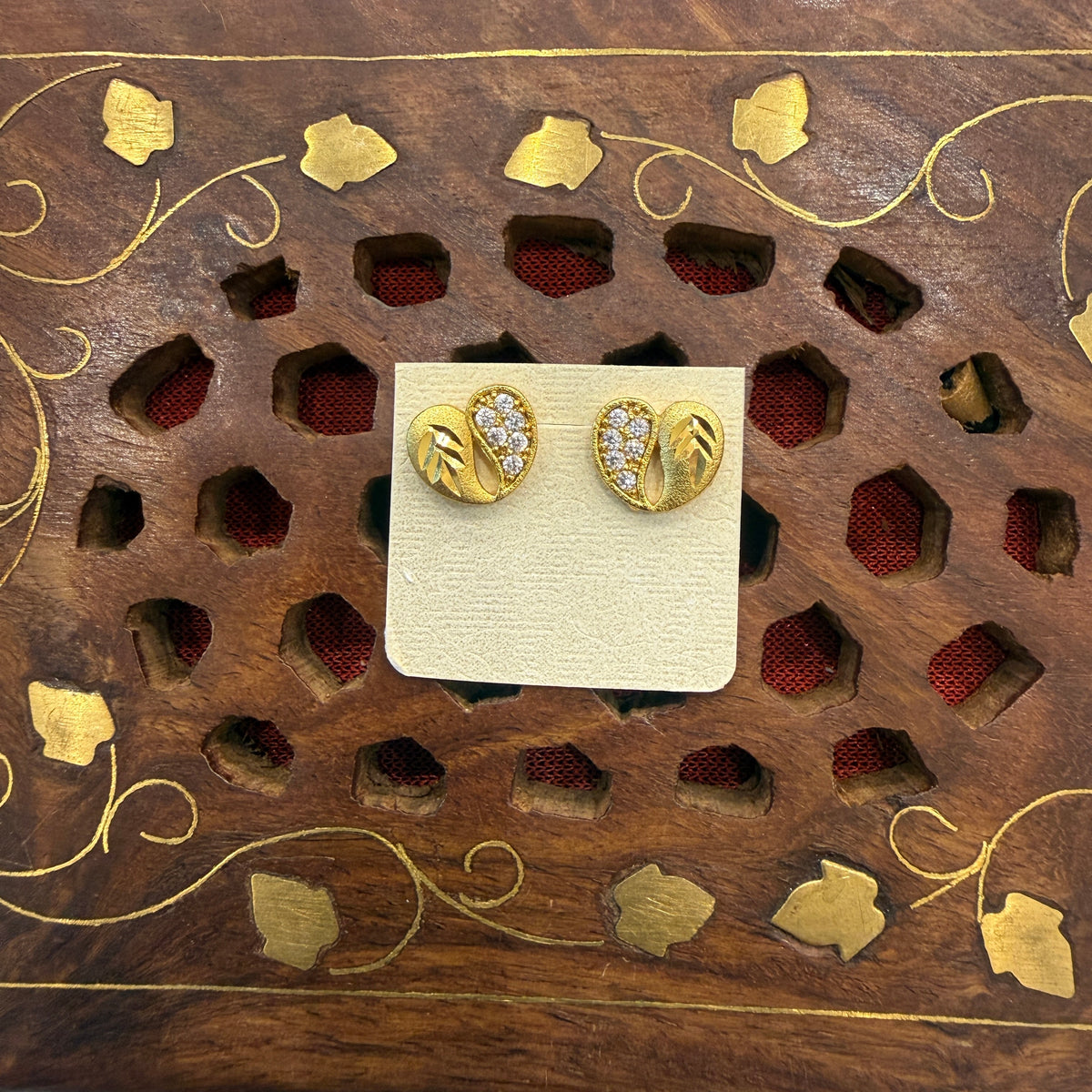 Gold Stud - STG00219