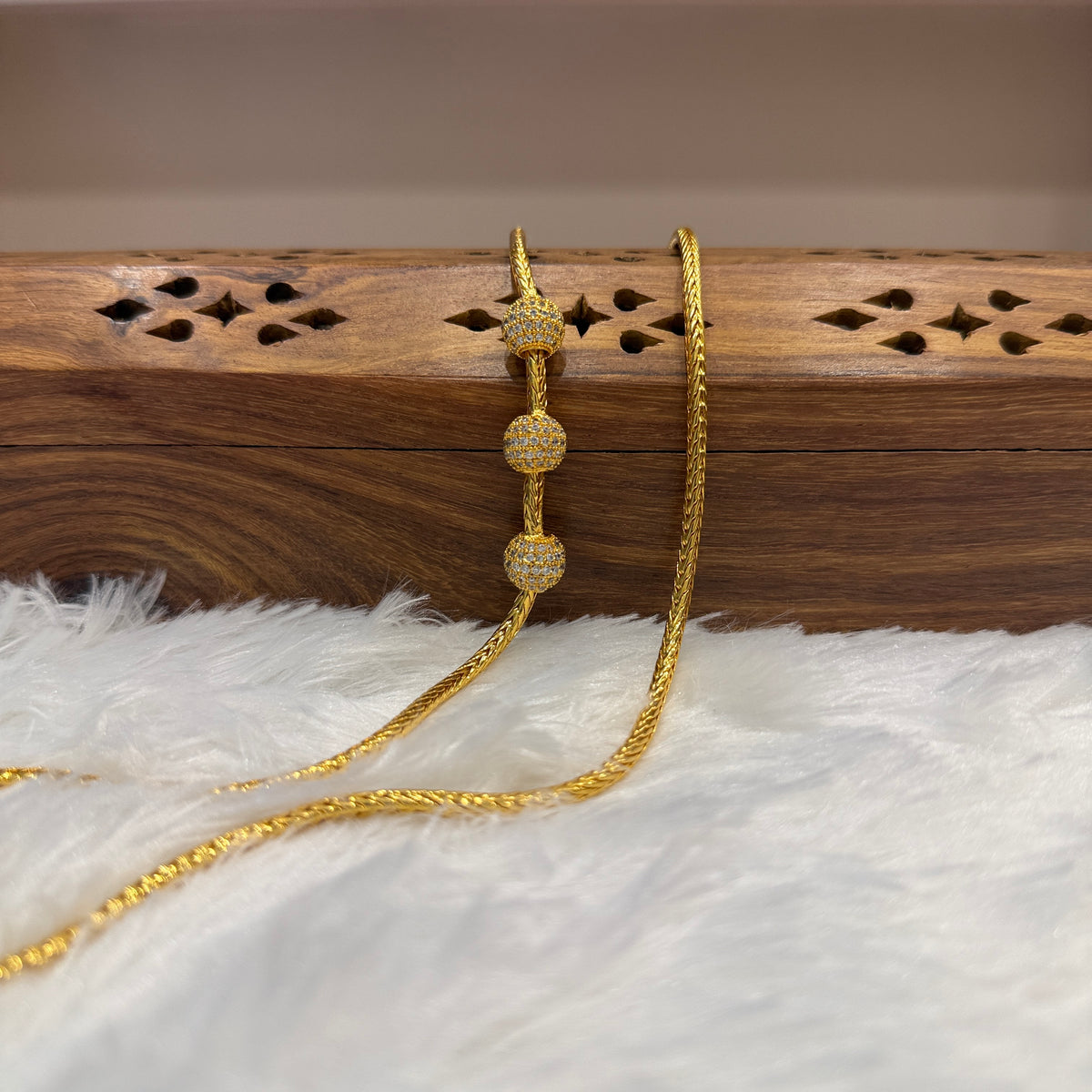 Gold Mugappu Kodi Stone