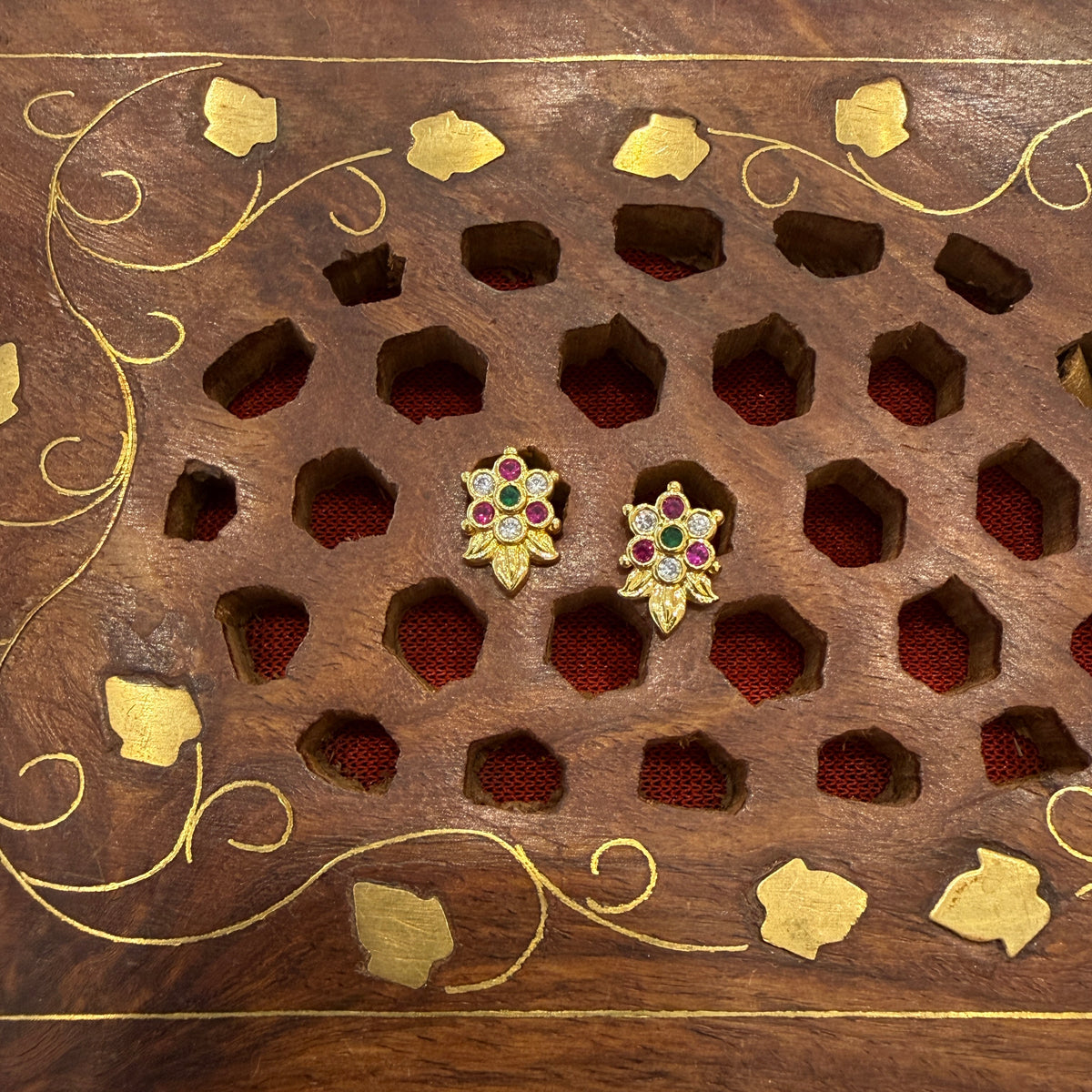 Gold Stud - STG0035