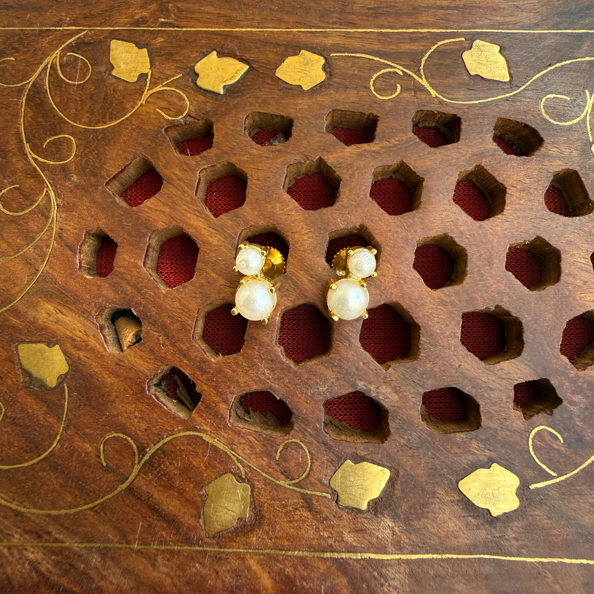 Gold Stud - STG00175