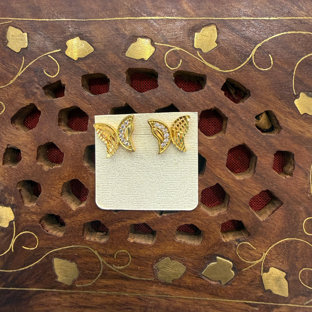 Gold Stud - STG00222