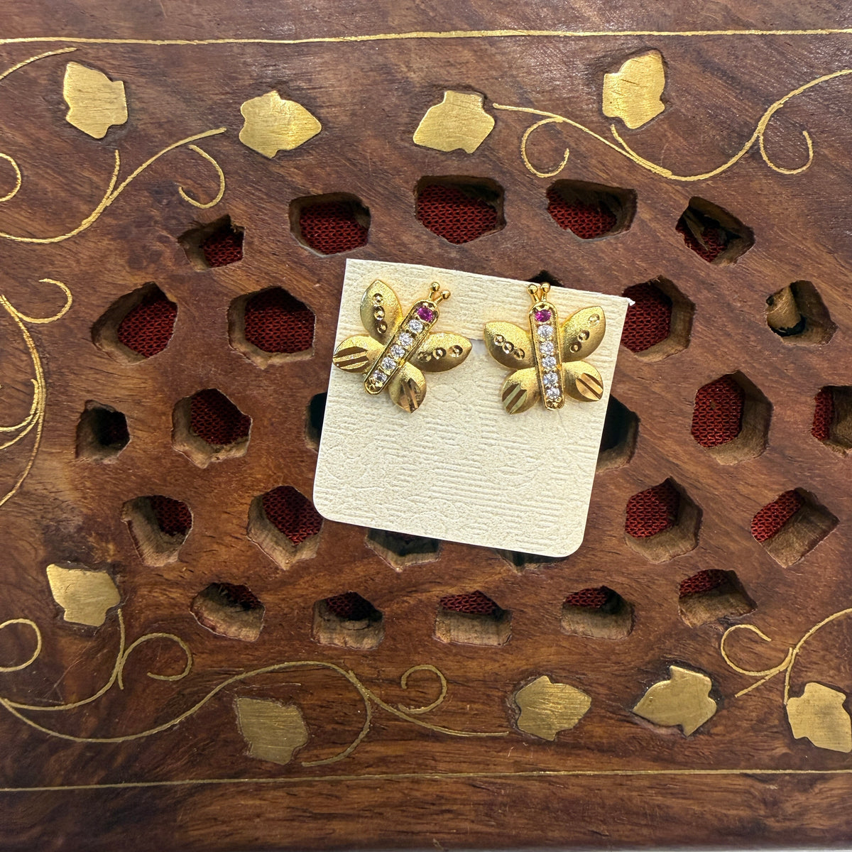 Gold Stud - STG00199