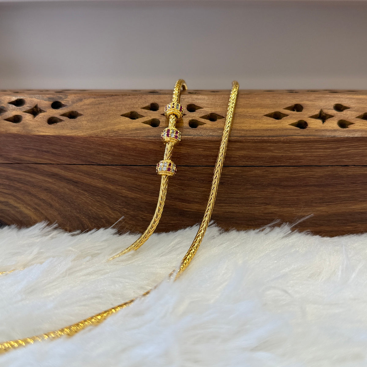 Gold Mugappu Kodi Stone