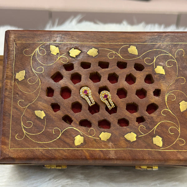 Gold Stud - STG00322