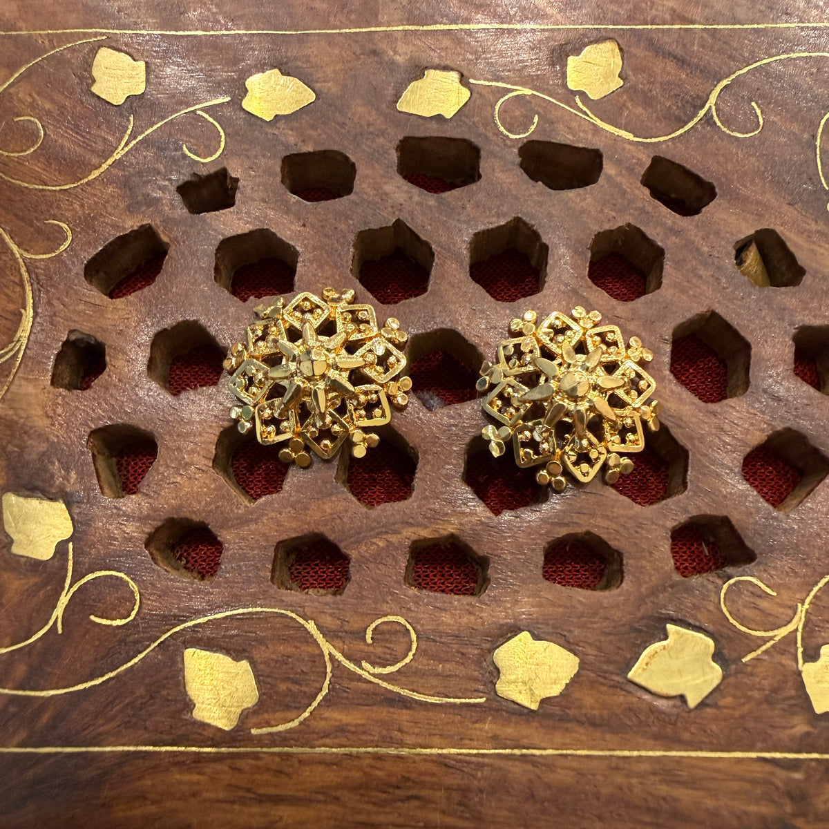 Gold Stud - STG0067